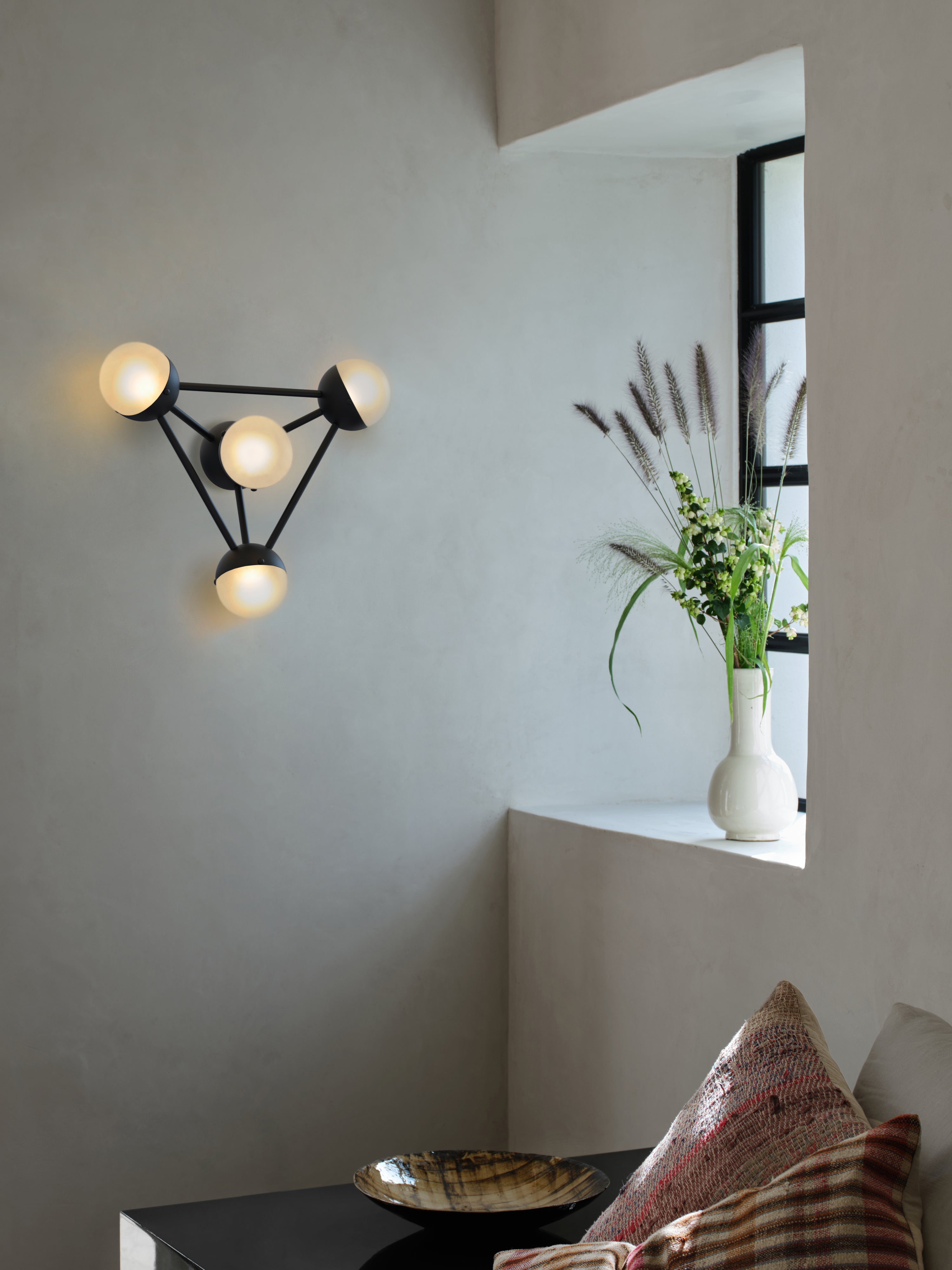 Schwung Molecule 4 Frosted Wall Light